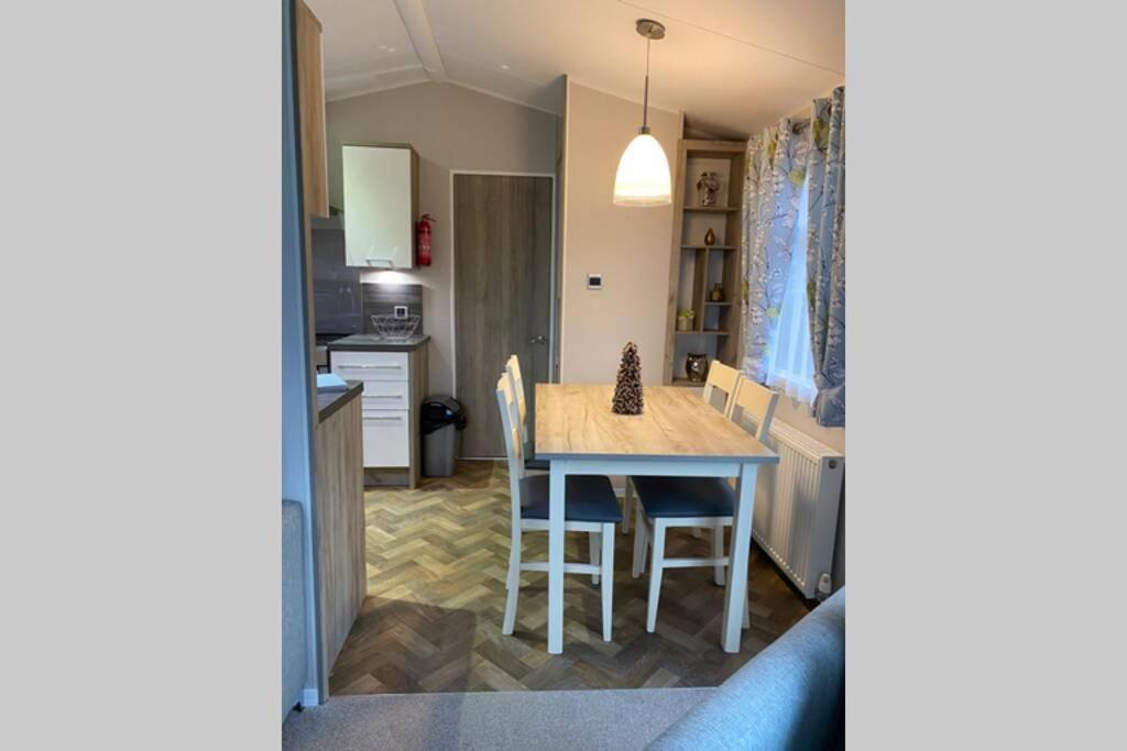 Glade Lodge- North Devon Coast, Bideford Bay Caravan Park Exterior foto